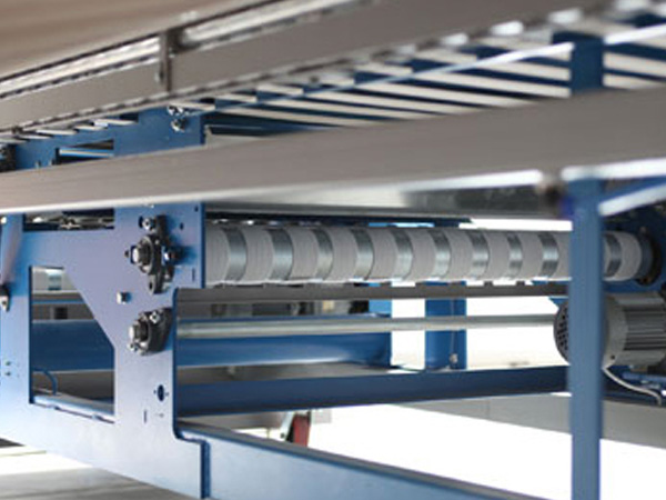 
		毛巾折叠机
	(图8)