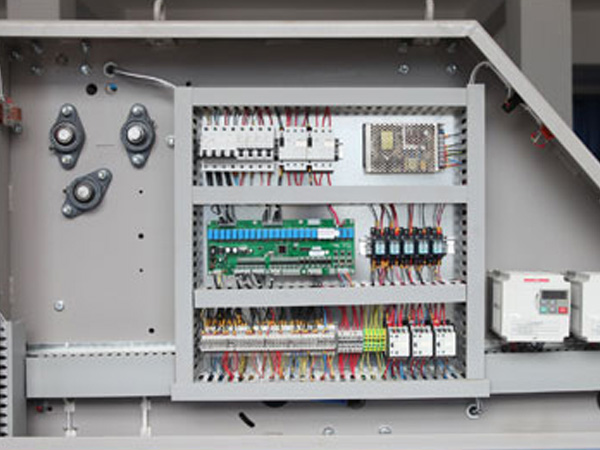 
		床单折叠机
	(图2)