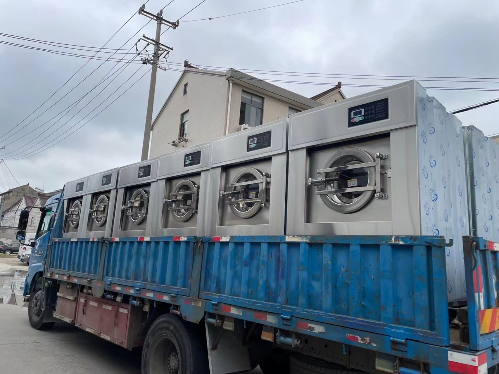 降低洗涤本钱，，，从一台靠谱的工业洗衣机最先(图1)